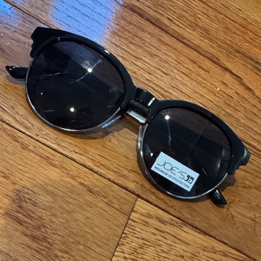 NEW Joe’s Jeans Round Black Sunglasses with Dark Lenses
